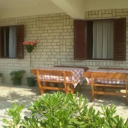 דירה In Palit With Terrace, Air Conditioning, Wi-fi