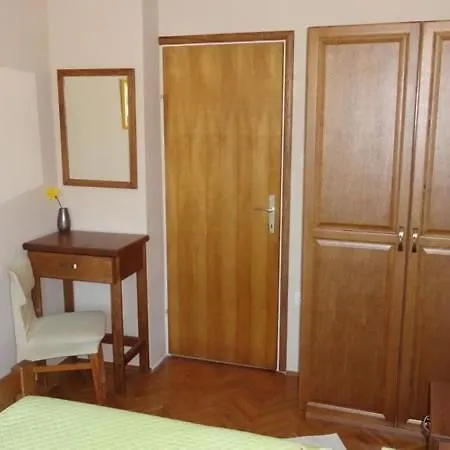 In Palit With Terrace, Air Conditioning, Wi-fi Mundanije
