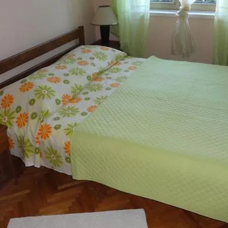 Apartmán In Palit With Terrace, Air Conditioning, Wi-fi