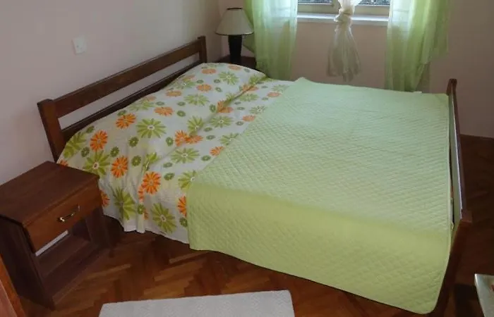 Apartman In With Terrace, Air Conditioning, Wi-fi